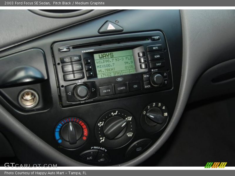 Pitch Black / Medium Graphite 2003 Ford Focus SE Sedan