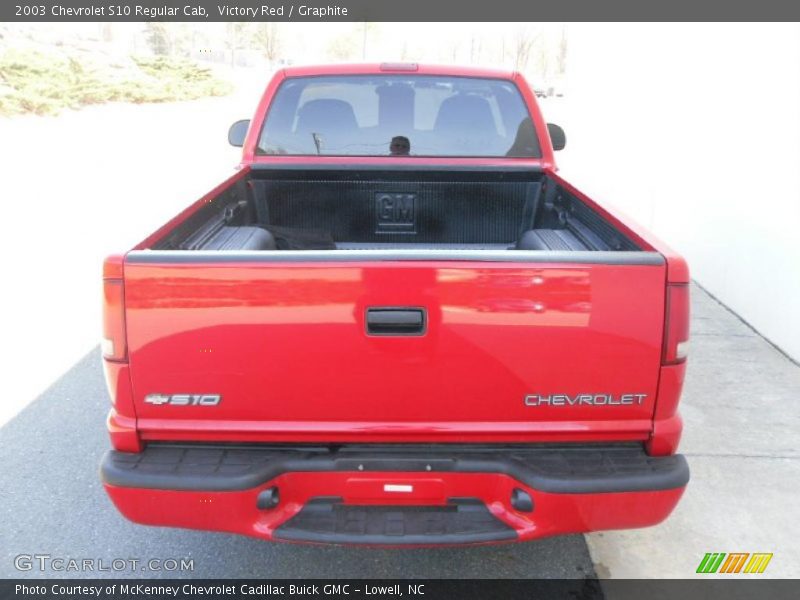 Victory Red / Graphite 2003 Chevrolet S10 Regular Cab