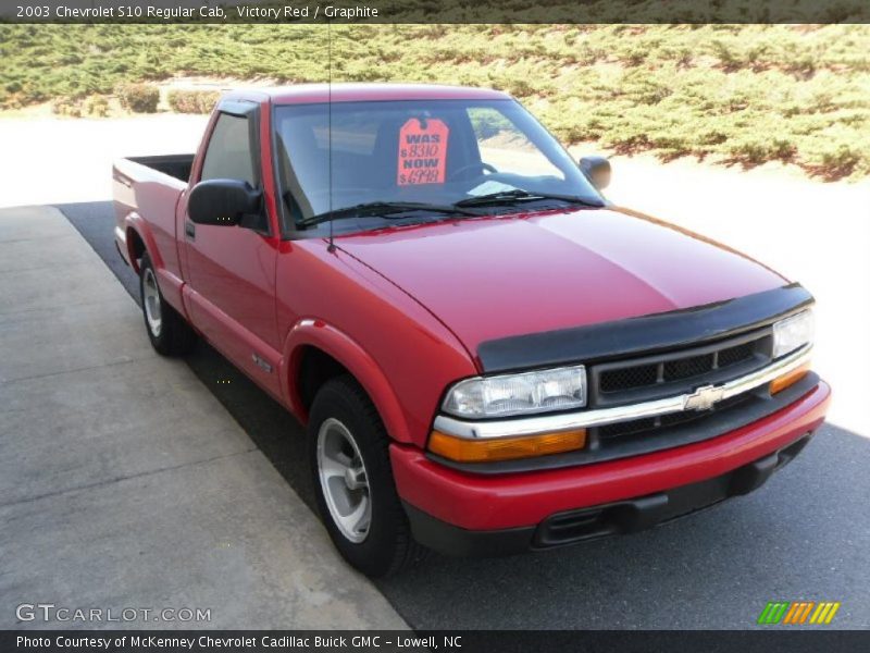 Victory Red / Graphite 2003 Chevrolet S10 Regular Cab
