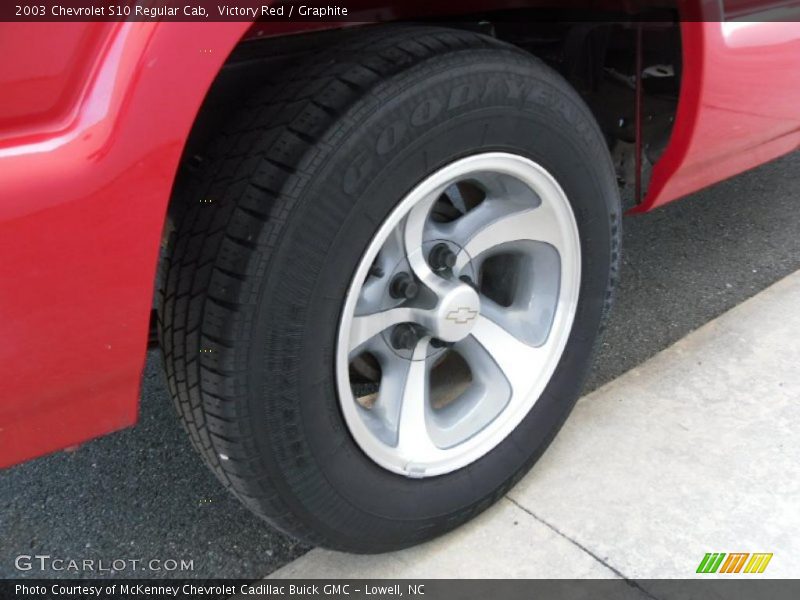 Victory Red / Graphite 2003 Chevrolet S10 Regular Cab