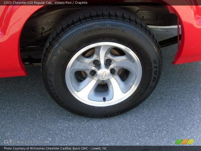 Victory Red / Graphite 2003 Chevrolet S10 Regular Cab