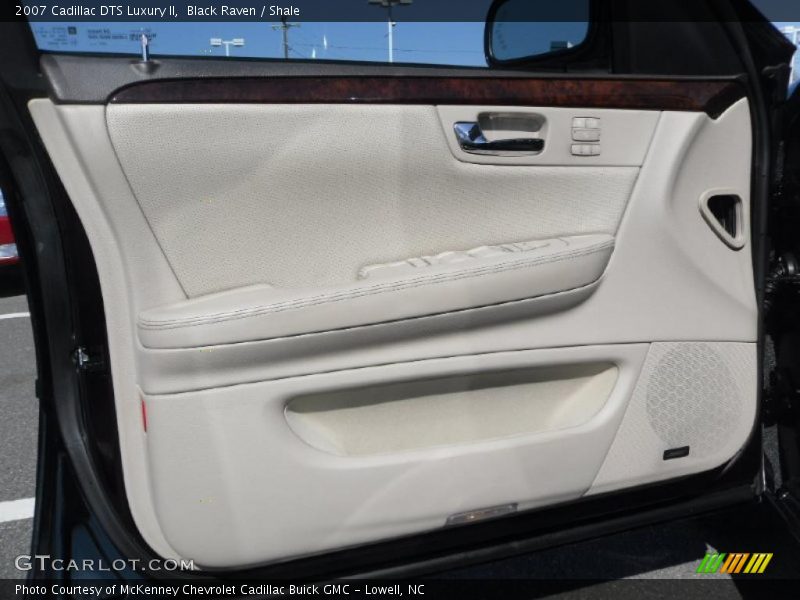 Black Raven / Shale 2007 Cadillac DTS Luxury II