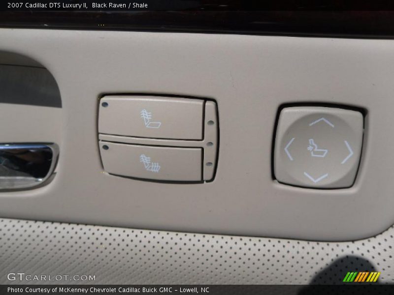 Black Raven / Shale 2007 Cadillac DTS Luxury II