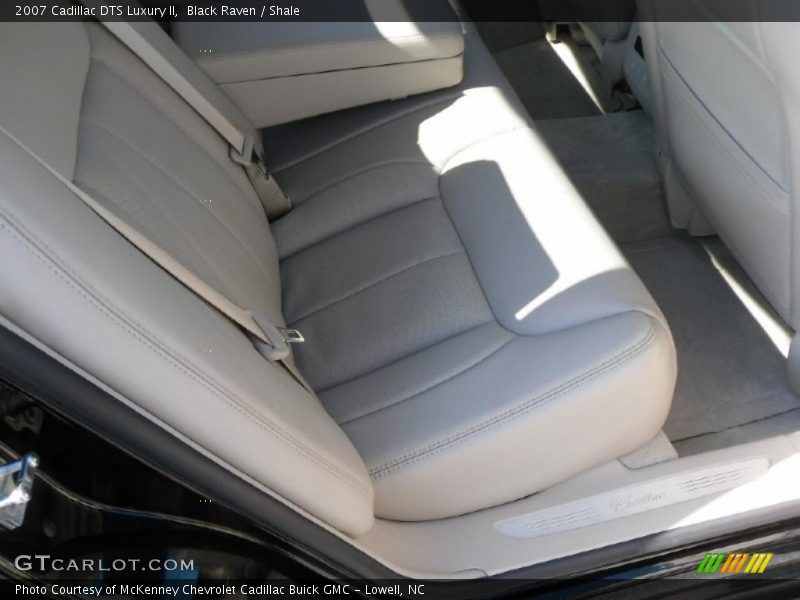 Black Raven / Shale 2007 Cadillac DTS Luxury II
