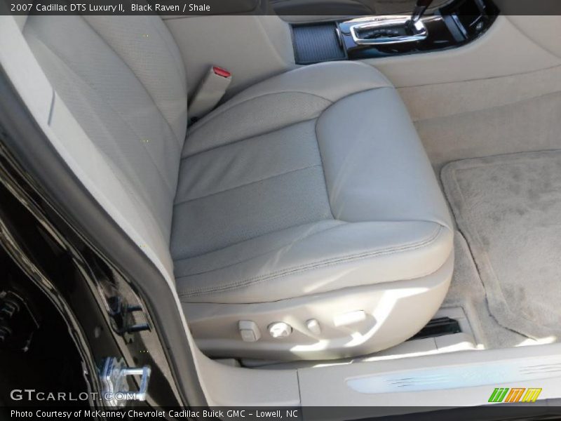 Black Raven / Shale 2007 Cadillac DTS Luxury II