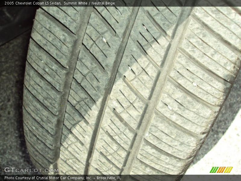 Summit White / Neutral Beige 2005 Chevrolet Cobalt LS Sedan
