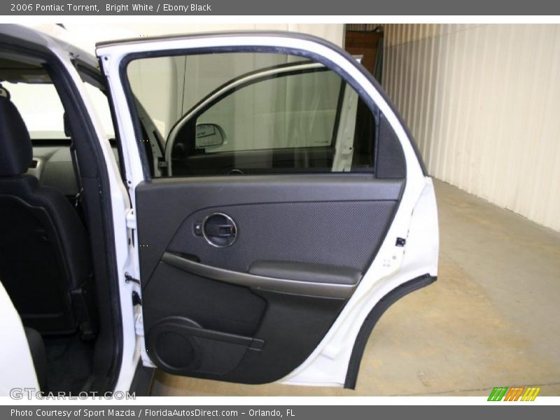 Bright White / Ebony Black 2006 Pontiac Torrent