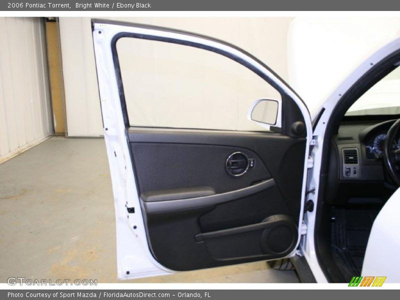 Bright White / Ebony Black 2006 Pontiac Torrent
