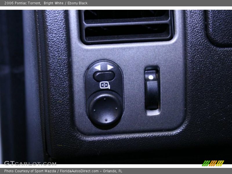 Bright White / Ebony Black 2006 Pontiac Torrent