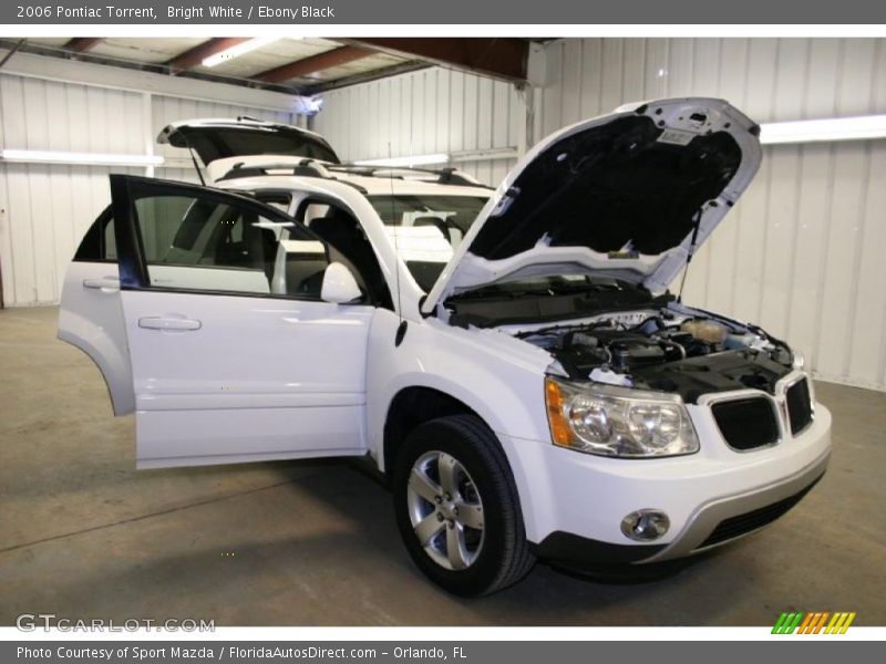Bright White / Ebony Black 2006 Pontiac Torrent