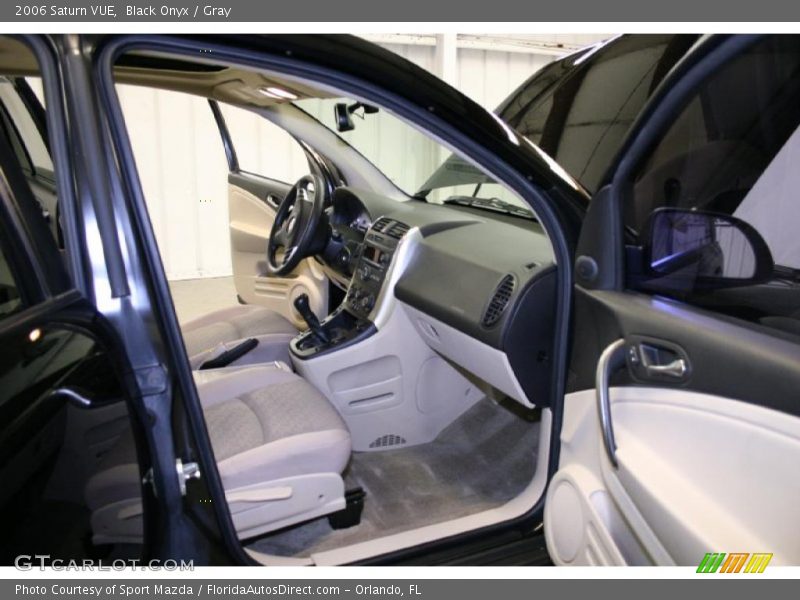 Black Onyx / Gray 2006 Saturn VUE