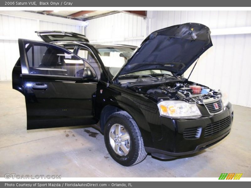 Black Onyx / Gray 2006 Saturn VUE