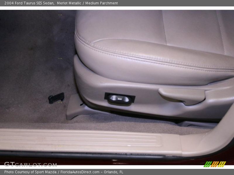 Merlot Metallic / Medium Parchment 2004 Ford Taurus SES Sedan