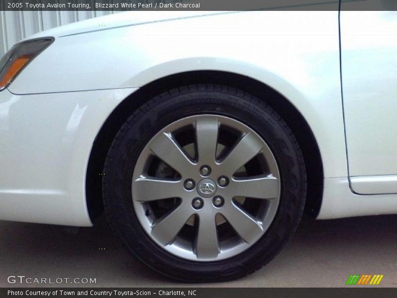 Blizzard White Pearl / Dark Charcoal 2005 Toyota Avalon Touring