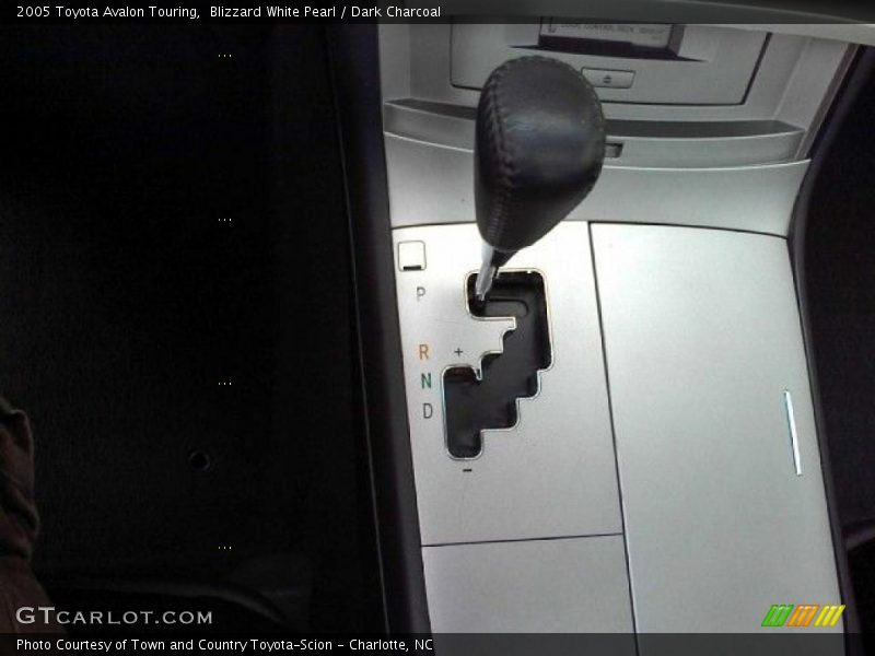 Blizzard White Pearl / Dark Charcoal 2005 Toyota Avalon Touring