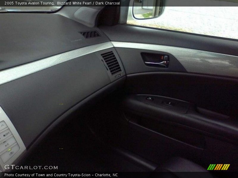 Blizzard White Pearl / Dark Charcoal 2005 Toyota Avalon Touring