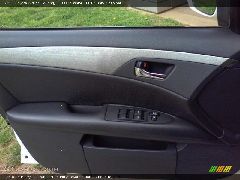 Blizzard White Pearl / Dark Charcoal 2005 Toyota Avalon Touring