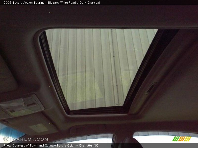 Blizzard White Pearl / Dark Charcoal 2005 Toyota Avalon Touring