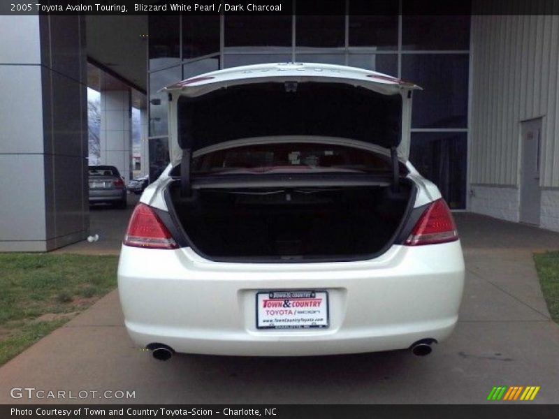Blizzard White Pearl / Dark Charcoal 2005 Toyota Avalon Touring