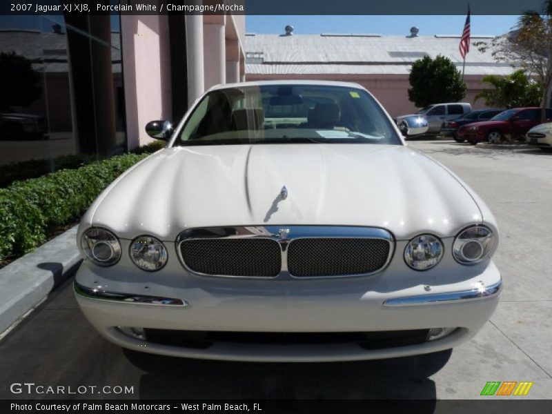 Porcelain White / Champagne/Mocha 2007 Jaguar XJ XJ8