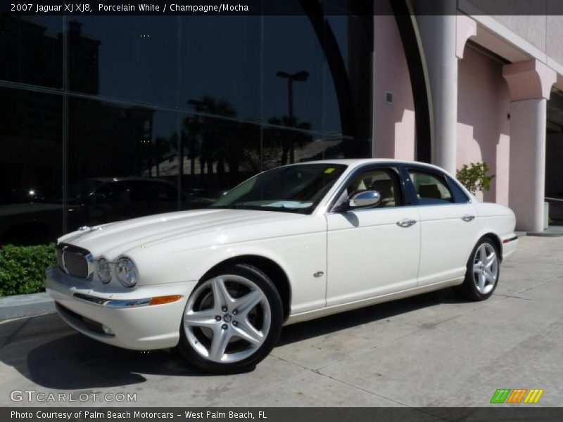 Porcelain White / Champagne/Mocha 2007 Jaguar XJ XJ8