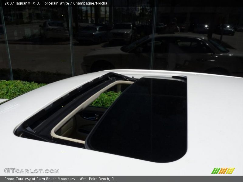 Porcelain White / Champagne/Mocha 2007 Jaguar XJ XJ8