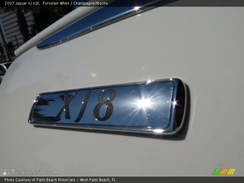 Porcelain White / Champagne/Mocha 2007 Jaguar XJ XJ8