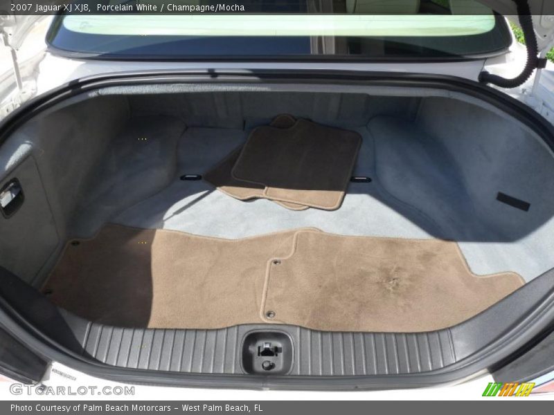 Porcelain White / Champagne/Mocha 2007 Jaguar XJ XJ8