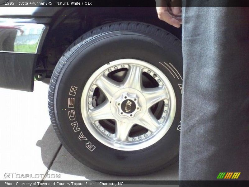 Natural White / Oak 1999 Toyota 4Runner SR5