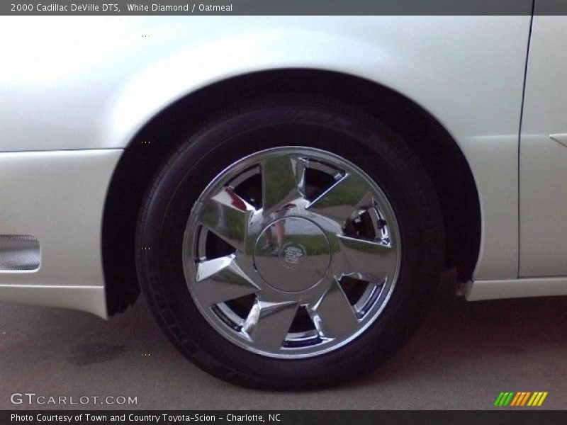 White Diamond / Oatmeal 2000 Cadillac DeVille DTS