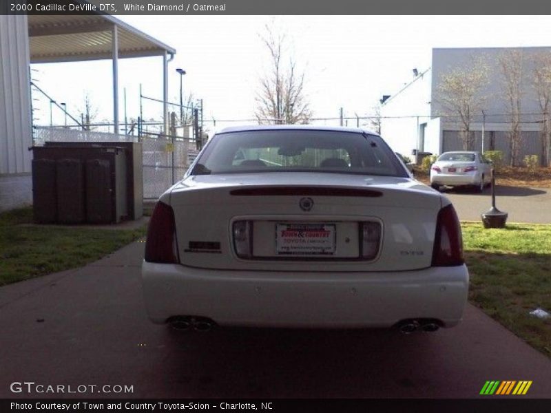 White Diamond / Oatmeal 2000 Cadillac DeVille DTS