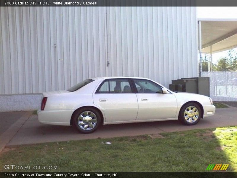 White Diamond / Oatmeal 2000 Cadillac DeVille DTS
