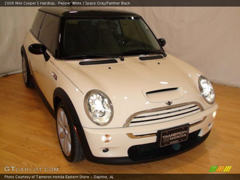 Pepper White / Space Gray/Panther Black 2006 Mini Cooper S Hardtop