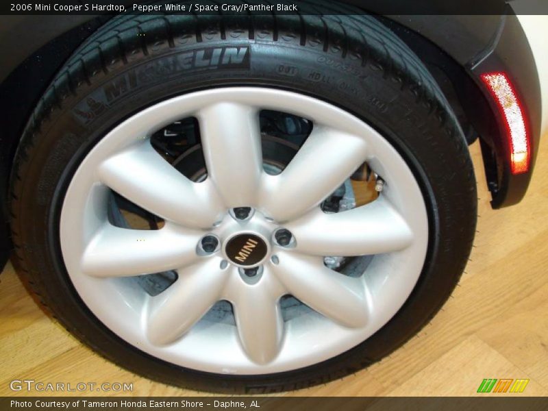 Pepper White / Space Gray/Panther Black 2006 Mini Cooper S Hardtop
