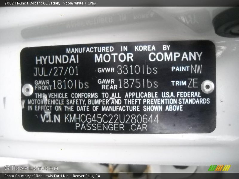 Noble White / Gray 2002 Hyundai Accent GL Sedan