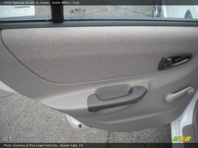 Noble White / Gray 2002 Hyundai Accent GL Sedan