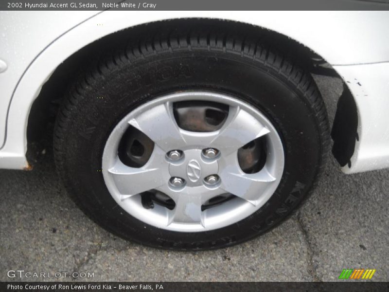 Noble White / Gray 2002 Hyundai Accent GL Sedan