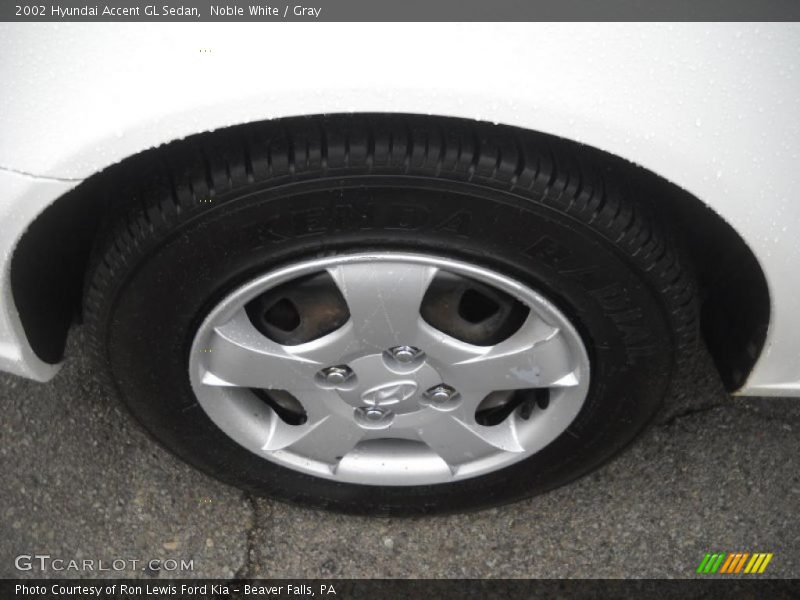 Noble White / Gray 2002 Hyundai Accent GL Sedan