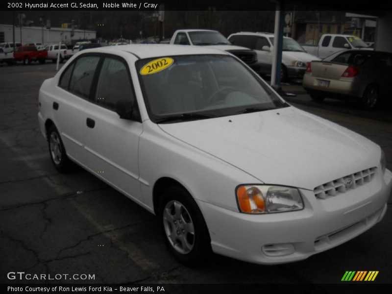 Noble White / Gray 2002 Hyundai Accent GL Sedan
