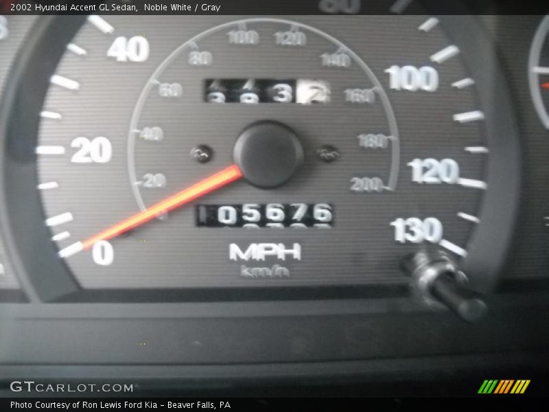 Noble White / Gray 2002 Hyundai Accent GL Sedan