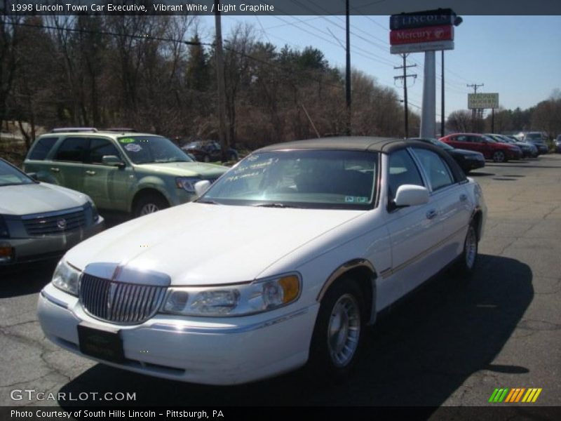 Vibrant White / Light Graphite 1998 Lincoln Town Car Executive