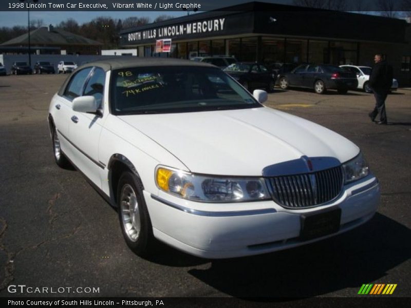 Vibrant White / Light Graphite 1998 Lincoln Town Car Executive