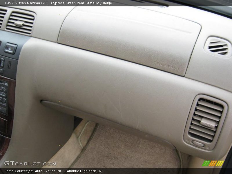 Cypress Green Pearl Metallic / Beige 1997 Nissan Maxima GLE