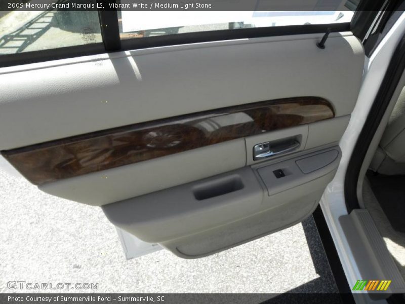 Vibrant White / Medium Light Stone 2009 Mercury Grand Marquis LS