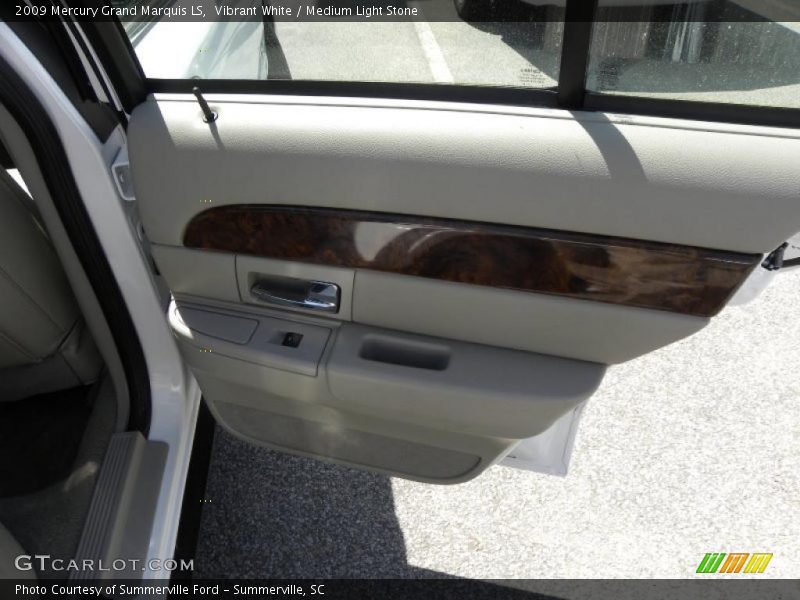 Vibrant White / Medium Light Stone 2009 Mercury Grand Marquis LS