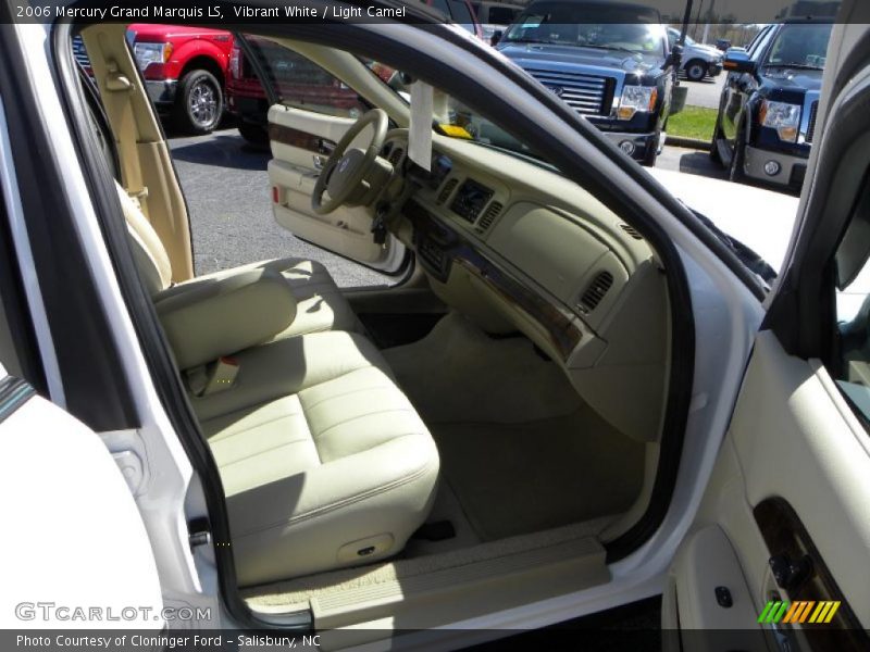 Vibrant White / Light Camel 2006 Mercury Grand Marquis LS