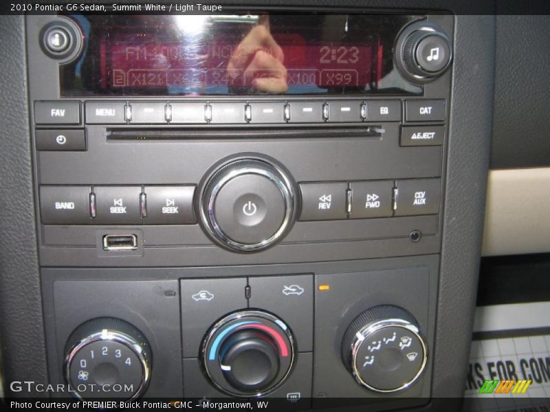 Summit White / Light Taupe 2010 Pontiac G6 Sedan