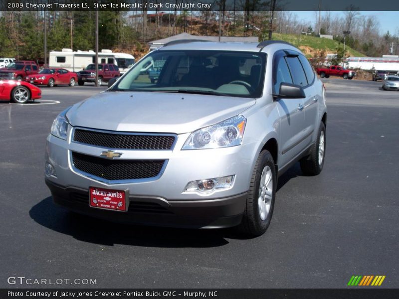 Silver Ice Metallic / Dark Gray/Light Gray 2009 Chevrolet Traverse LS