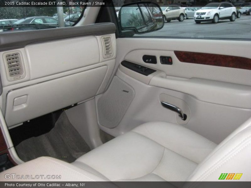 Black Raven / Shale 2005 Cadillac Escalade EXT AWD