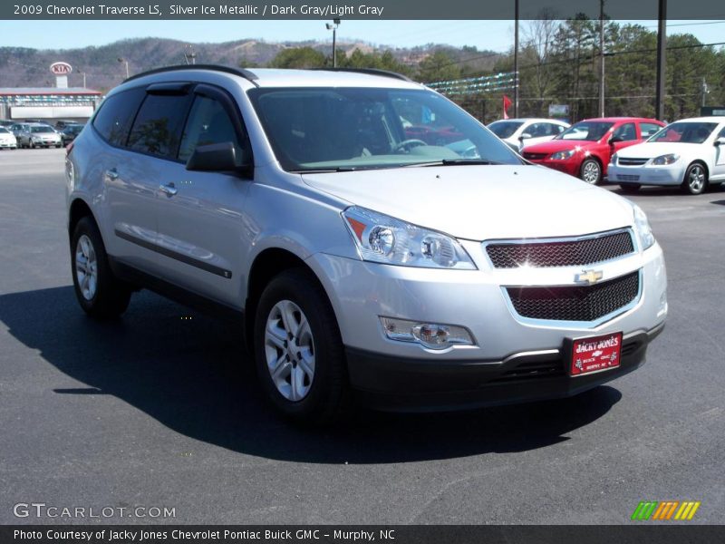 Silver Ice Metallic / Dark Gray/Light Gray 2009 Chevrolet Traverse LS